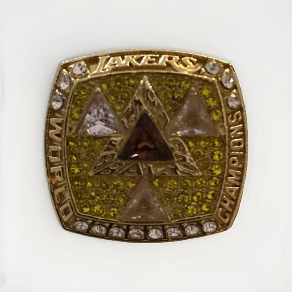 Kobe Bryant -2002 World Champions Los Angeles Lakers REPLICA Ring - Picture 1 of 4
